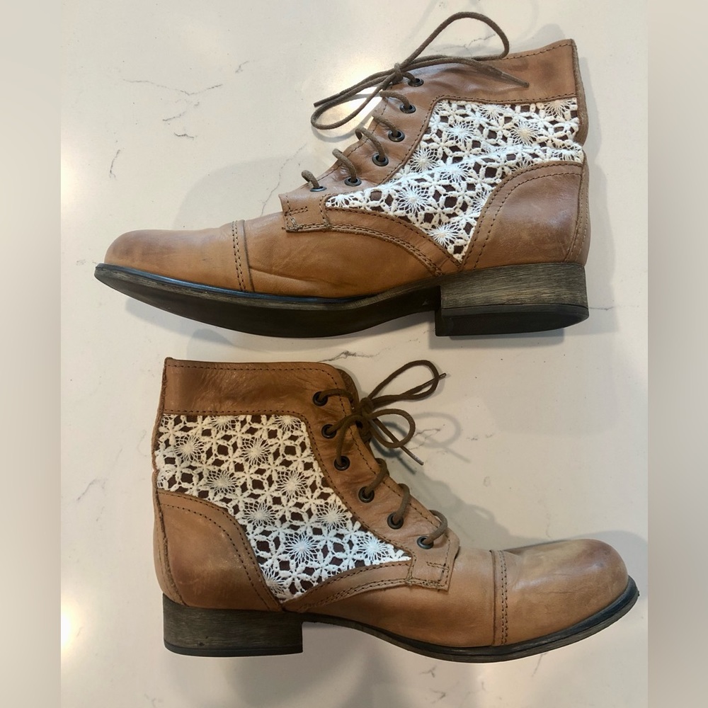 ADORABLE LACE COMBAT BOOTS (Size 11)